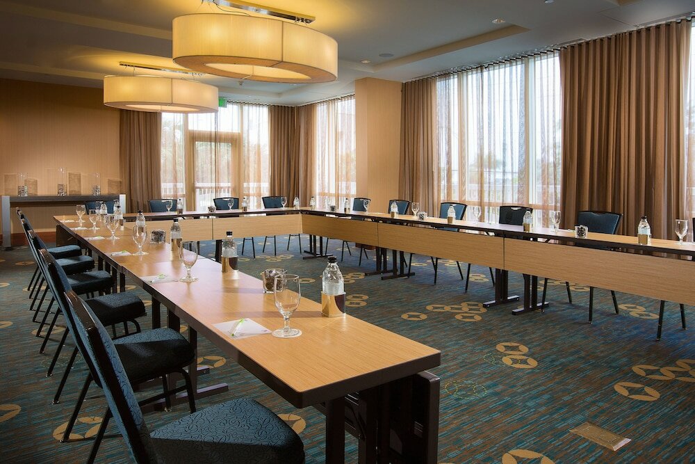 Фото Courtyard by Marriott Fort Lauderdale Beach