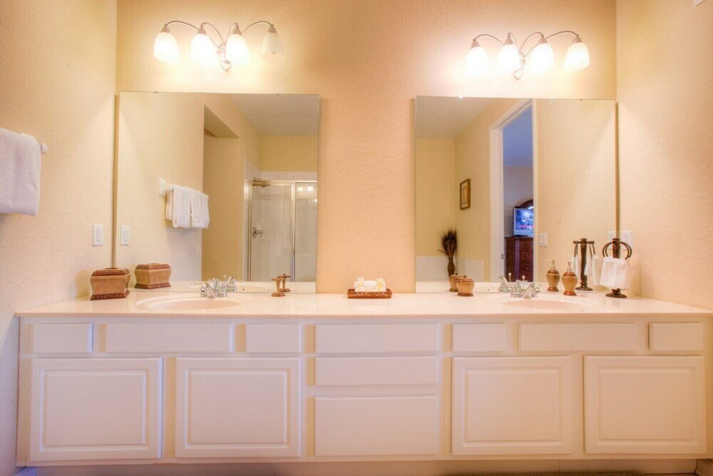 Фото Lovely Third-floor Vista Cay Resort Condo!