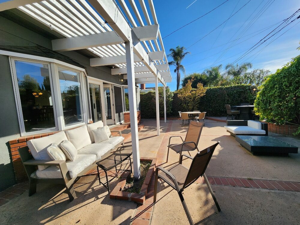 Фото Near the beach and central located