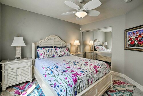 Гостиница Luxe Home W/rooftop Patio: Walk to Oceanside Beach