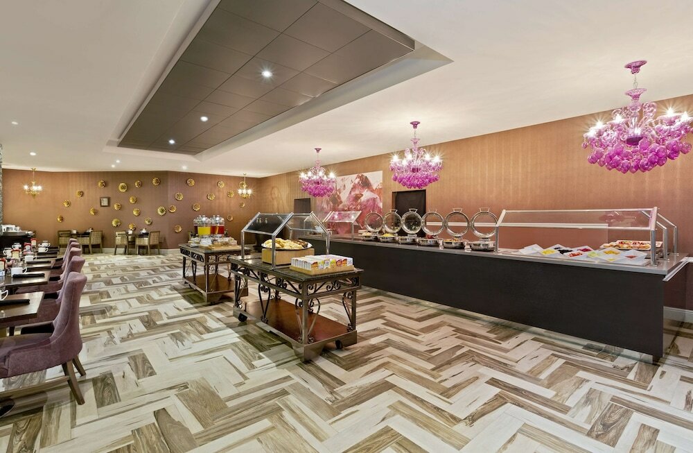 Фото DoubleTree by Hilton Hotel Orlando East - Ucf Area