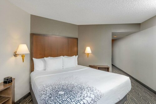 Гостиница La Quinta Inn & Suites by Wyndham Secaucus Meadowlands в Секаукусе