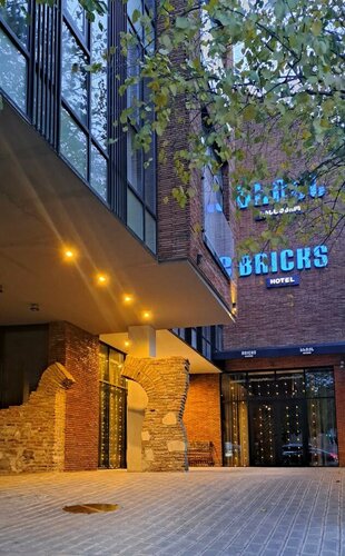 Гостиница Bricks в Тбилиси
