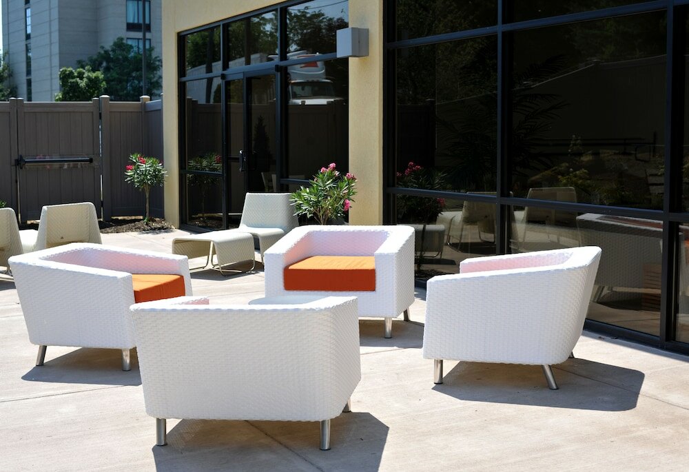 Фото Holiday Inn Hotel & Suites Charleston West, an Ihg Hotel