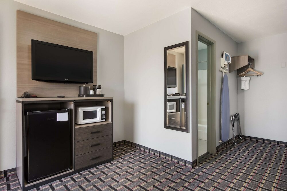 Фото Knights Inn & Suites Salem, In