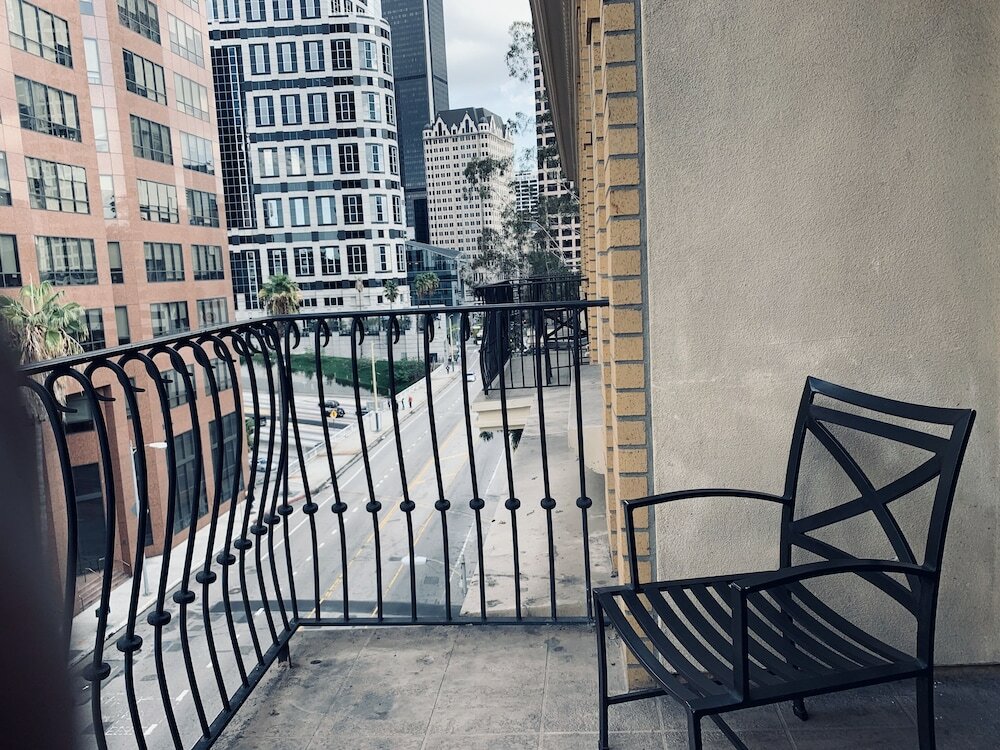 Фото New Lyfe Finest Luxury Apartment