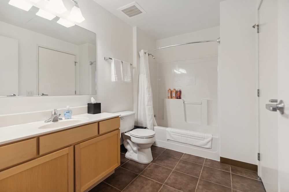 Фото Historic Loft Retreat With Pool