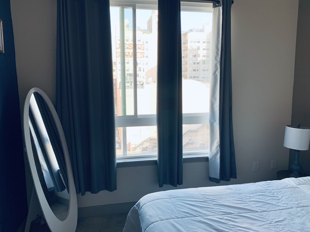 Фото New Lyfe Finest Luxury Apartment