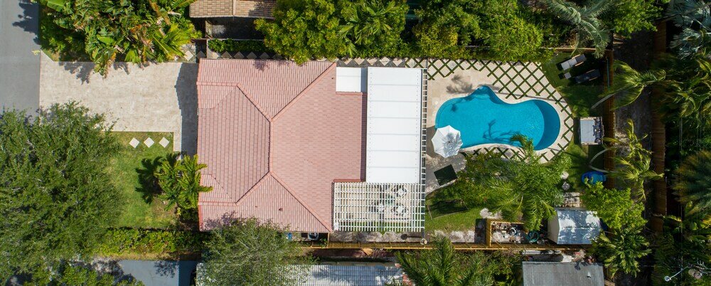 Фото Victoria Park Oasis with Heated Pool