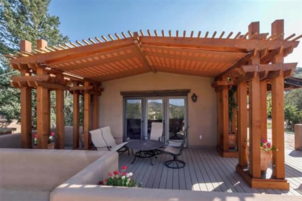 Фото Hummingbird - Spectacular Views, Stunning East Side Home, Walk to Canyon Rd