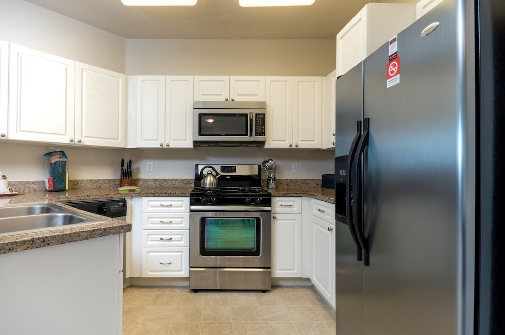 Фото Bluebird Suites in Santa Clara