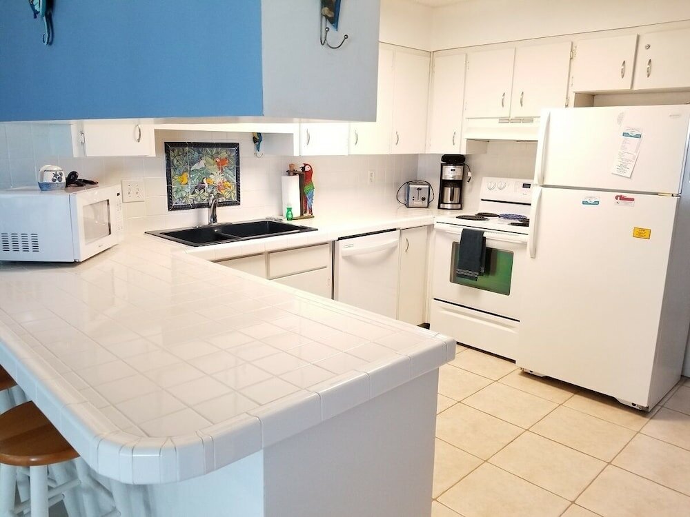 Фото Ocean View 2 Bed, 2 Bath, Steps to the Beach - Spanish Trace 240