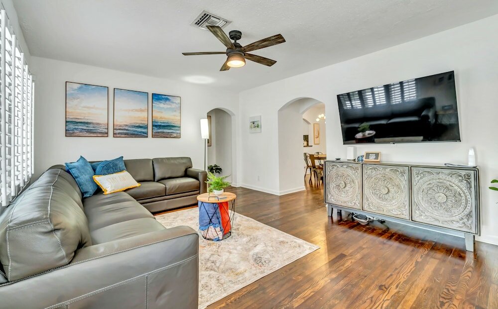 Фото Victoria Park Oasis with Heated Pool