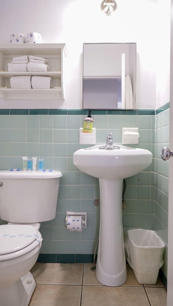 Фото Two Mermaids Resort