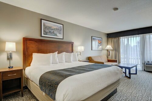 Гостиница Whitefish Riverfront Hotel в Уайтфише