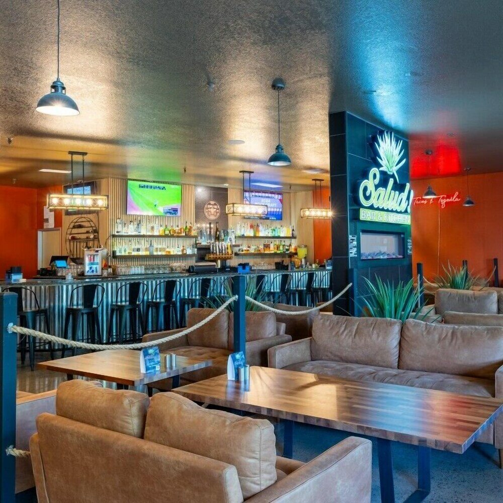 Фото Riverfront Hotel, SureStay Collection by Best Western