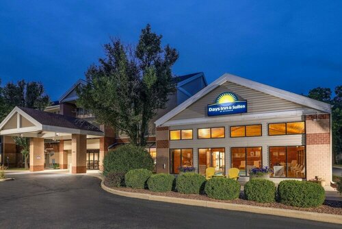 Гостиница Days Inn & Suites by Wyndham Madison в Мэдисоне