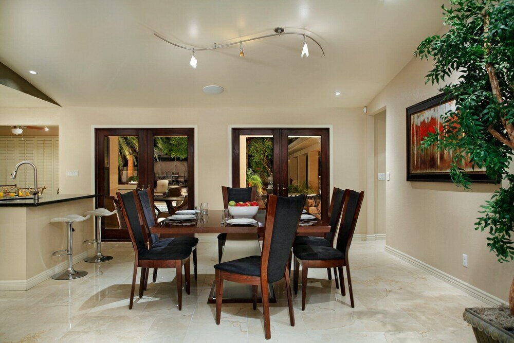 Фото Az Oasis! Heated Pool & SPA - Sport Court & Putting Greens Pool Table & Games!