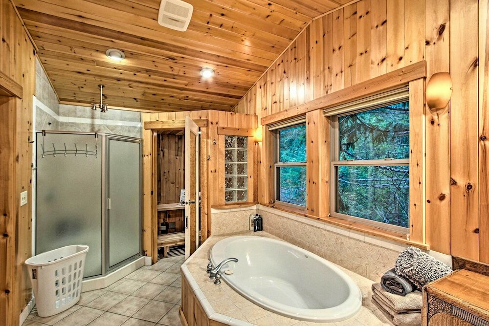 Фото Cabin + Studio: 5 Mi to Mt Rainier Nat'l Park