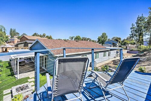 Гостиница Sunny Orange County Abode w Fire Pit & Backyard! в Лейк Форест