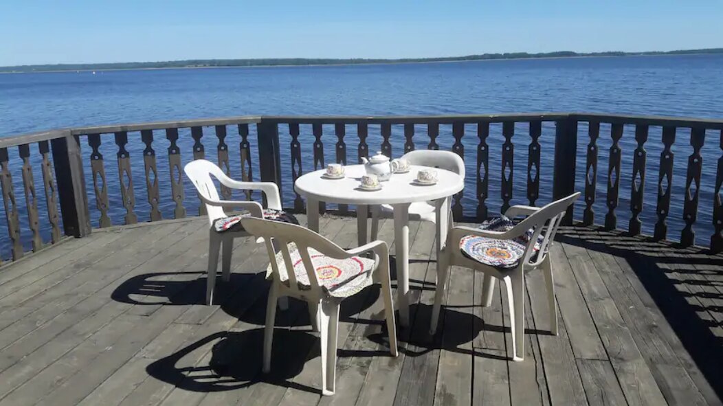 Фото Исторический дом у озера