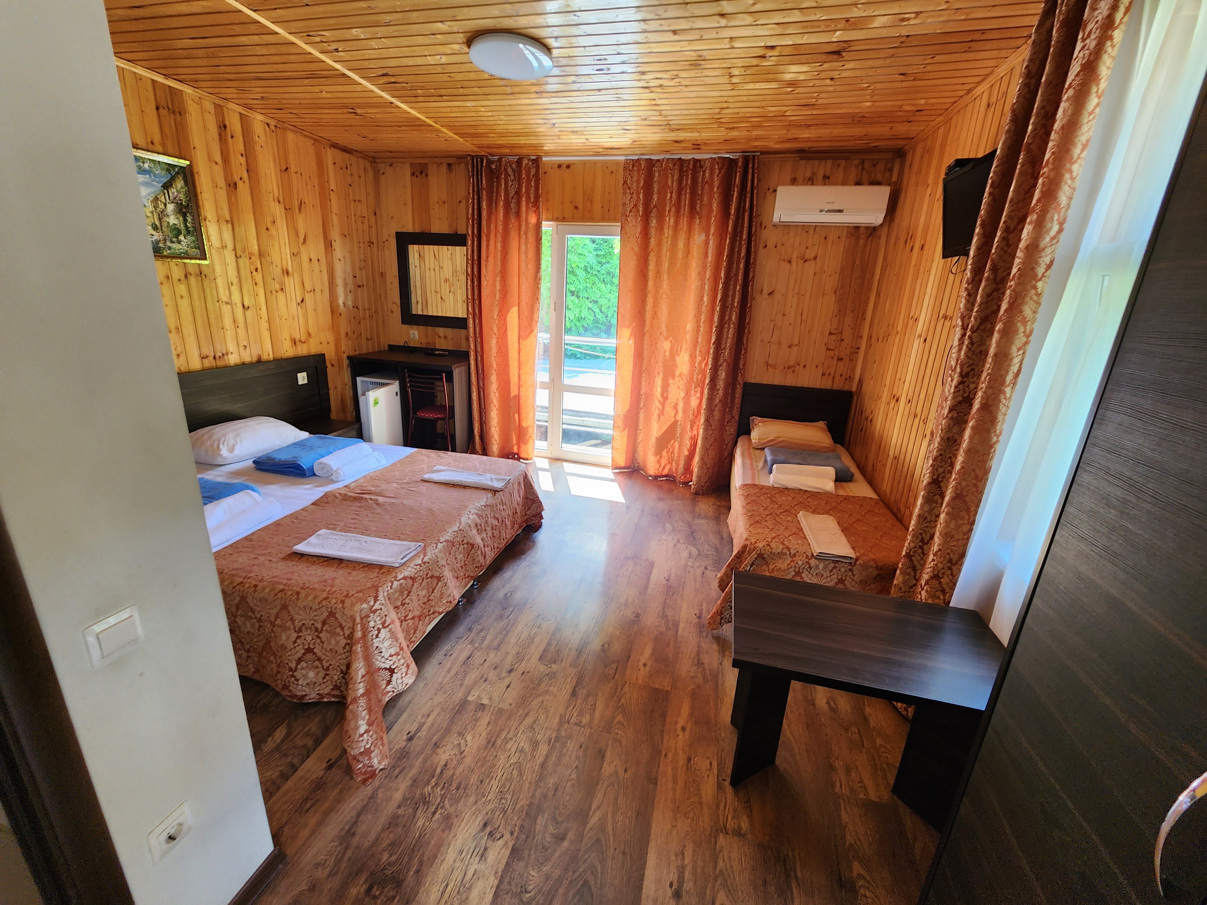 Фото Светлый