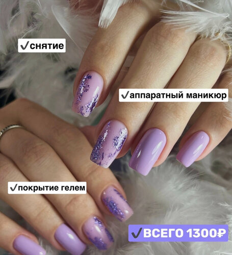 Qora fonda yalangoch blondalar