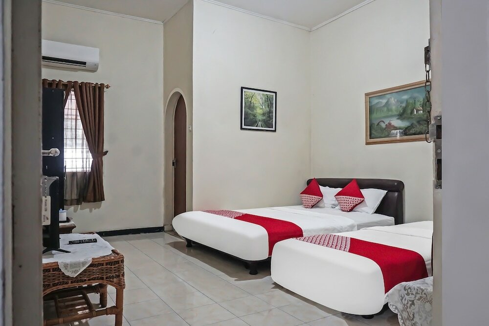 Фото Super Oyo 92134 Bogor Guest House Syariah