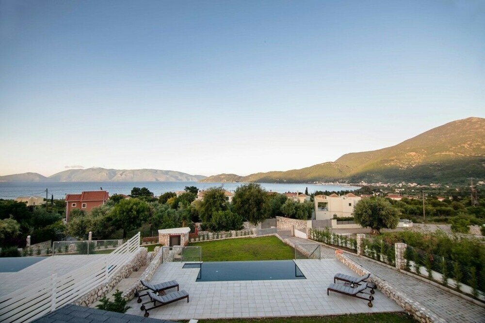 Фото White Villas