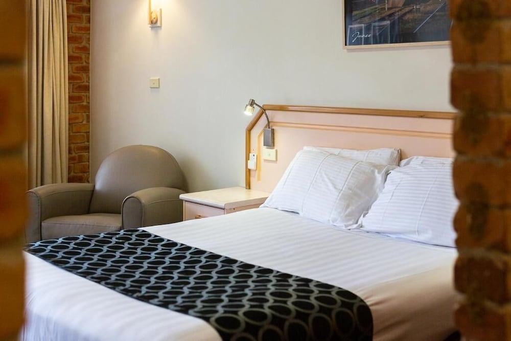 Фото The Crossing Motel