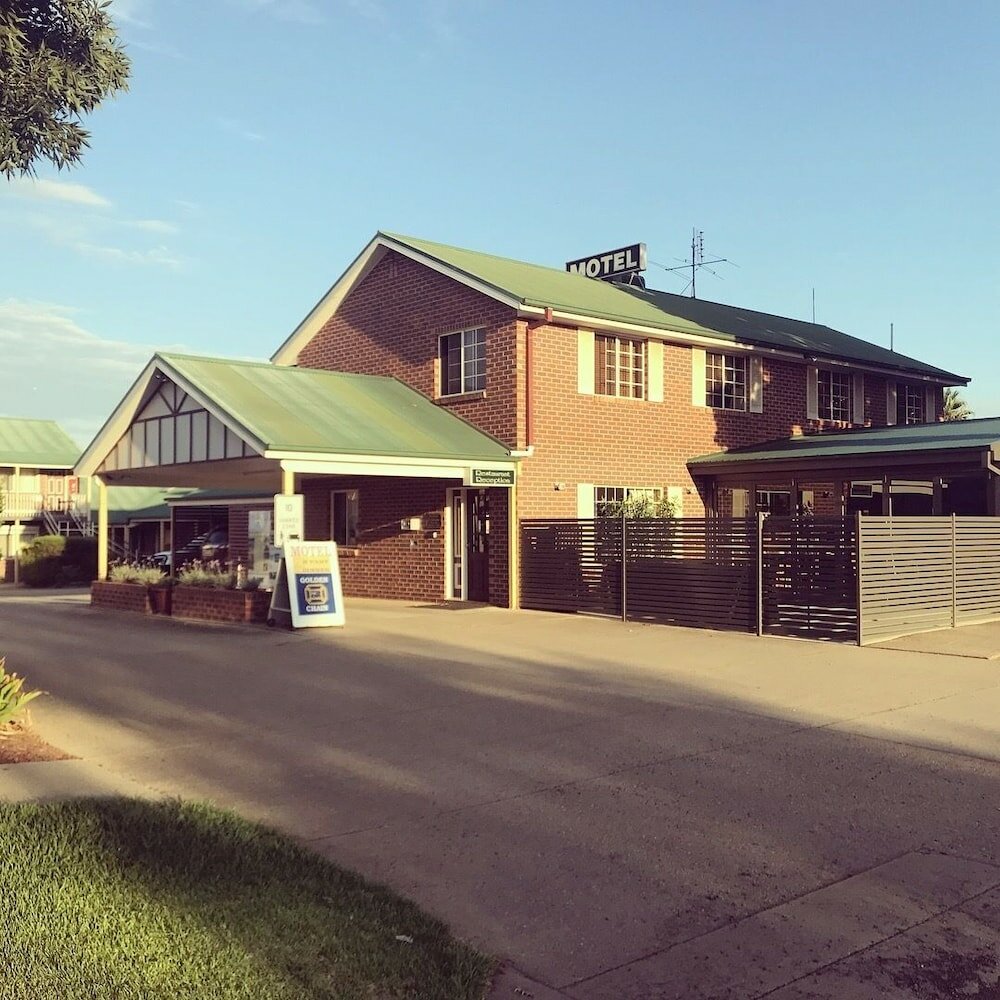 Фото The Crossing Motel