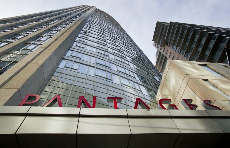 Гостиница Pantages Hotel Downtown Toronto в Торонто