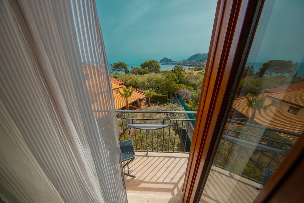 Фото Hotel Baia Del Capitano