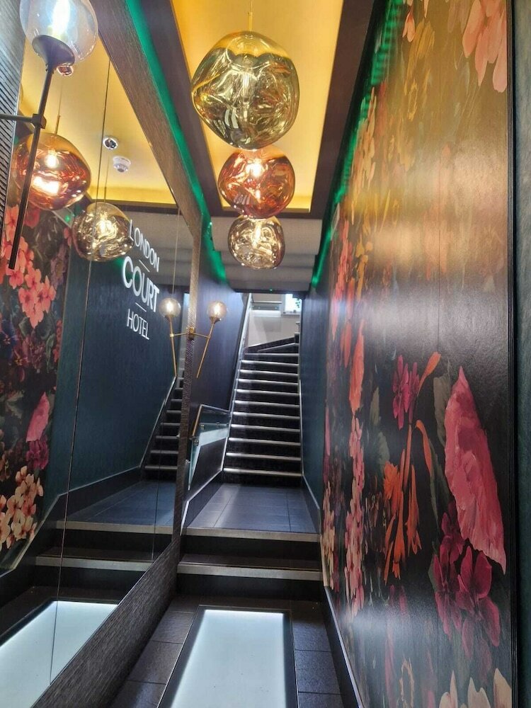 Фото London Court Hotel