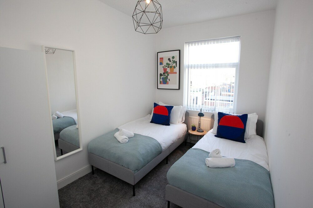 Фото Salford House