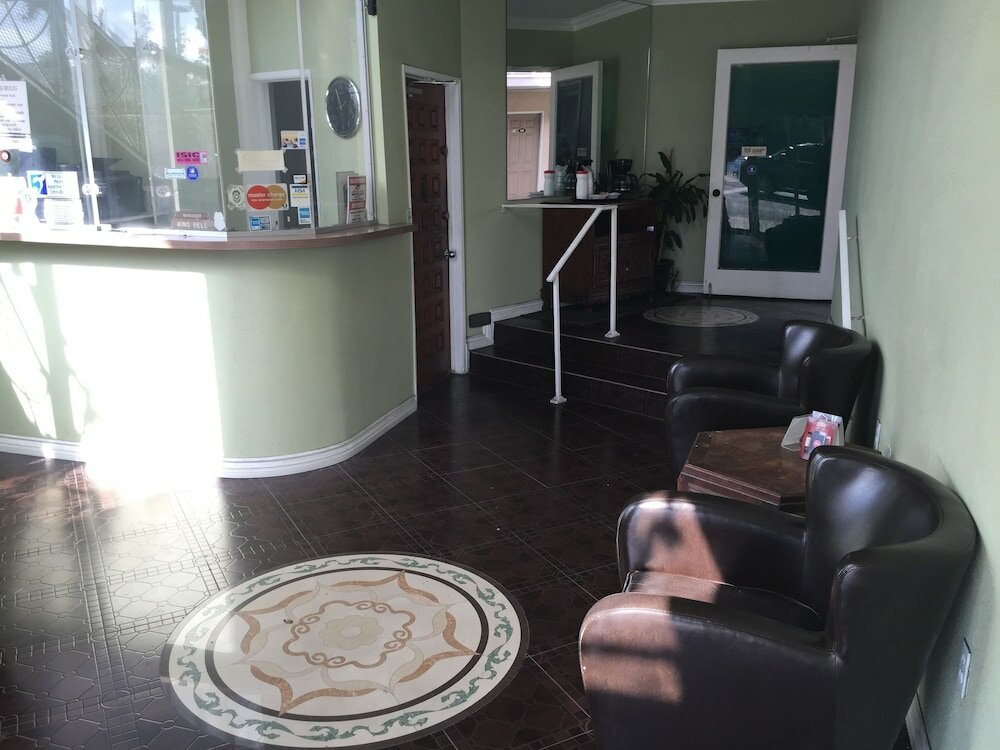 Фото Bevonshire Lodge Motel