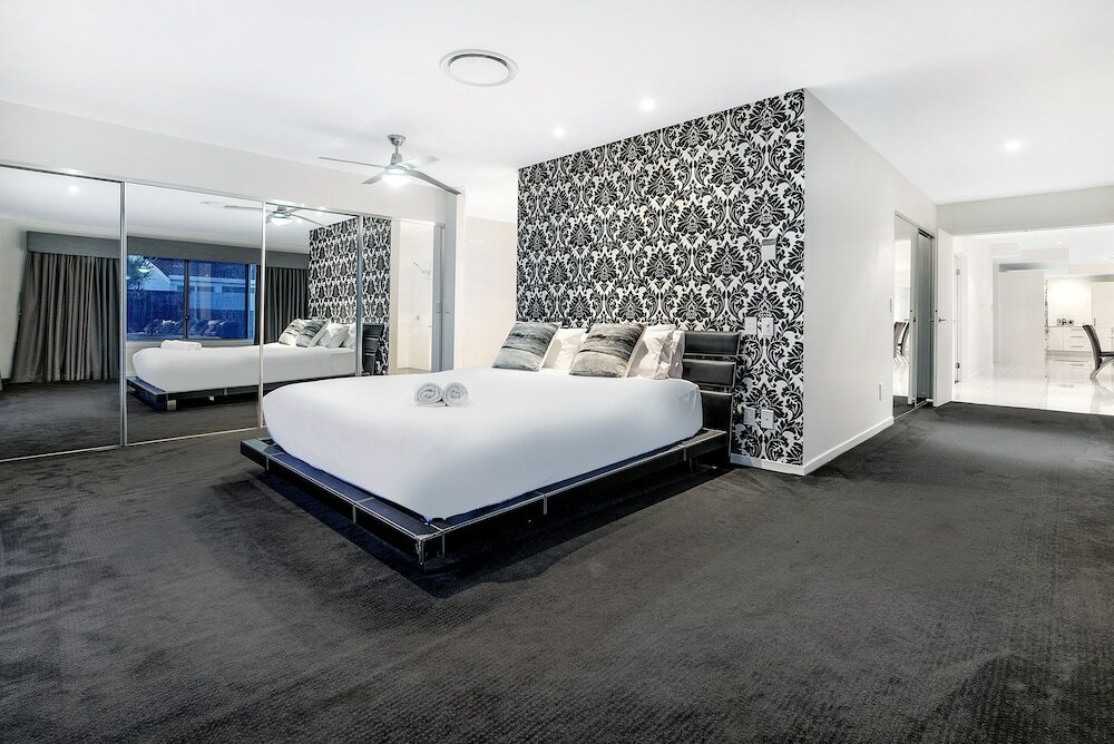 Фото Sunrise Executive 5 Bedroom Home