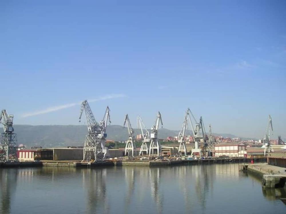 Фото Hotel Naval Sestao