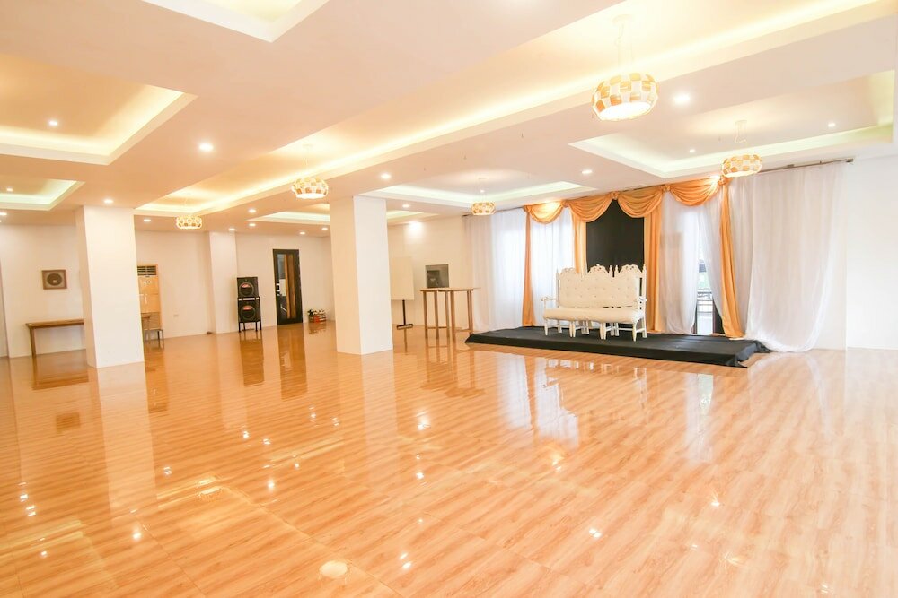 Фото Quezon Premier Hotel Lucena