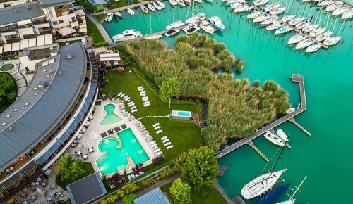 Гостиница Hotel Golden Lake Resort