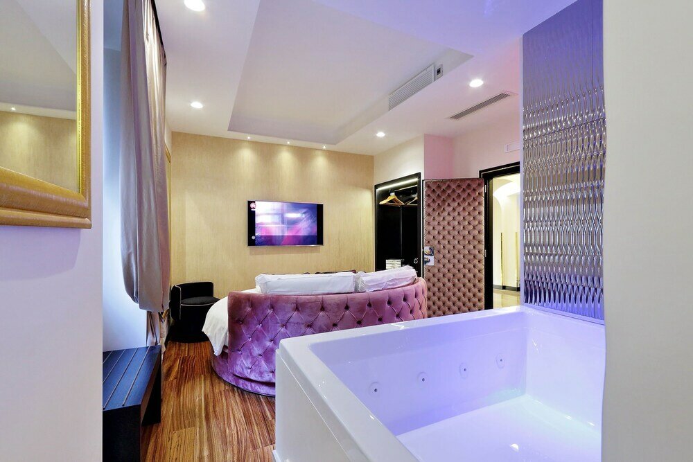 Фото Trevi Diamond Luxury Suite & Jacuzzi