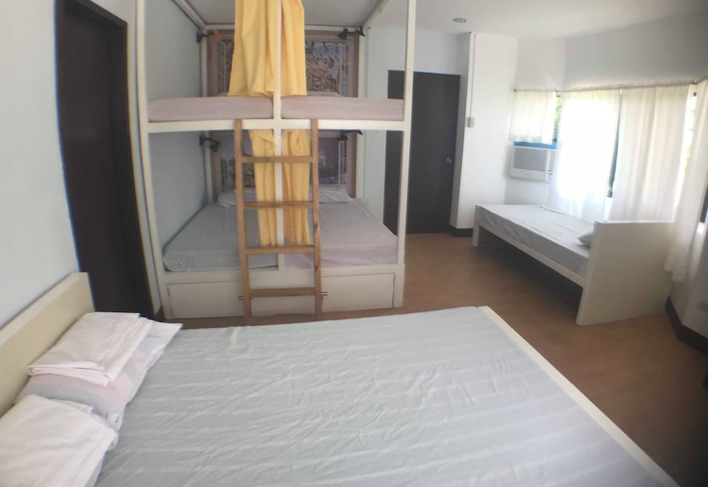 Фото His Capsule Hostel