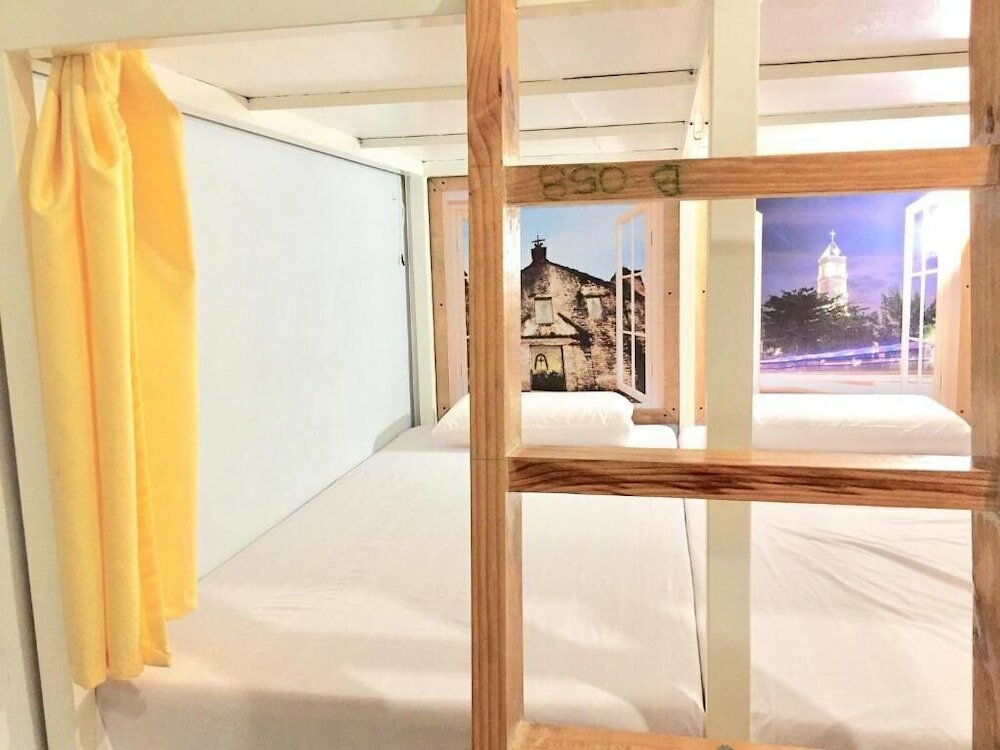 Фото His Capsule Hostel