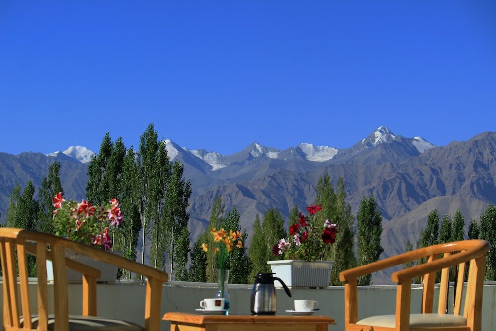 Фото отеля 2