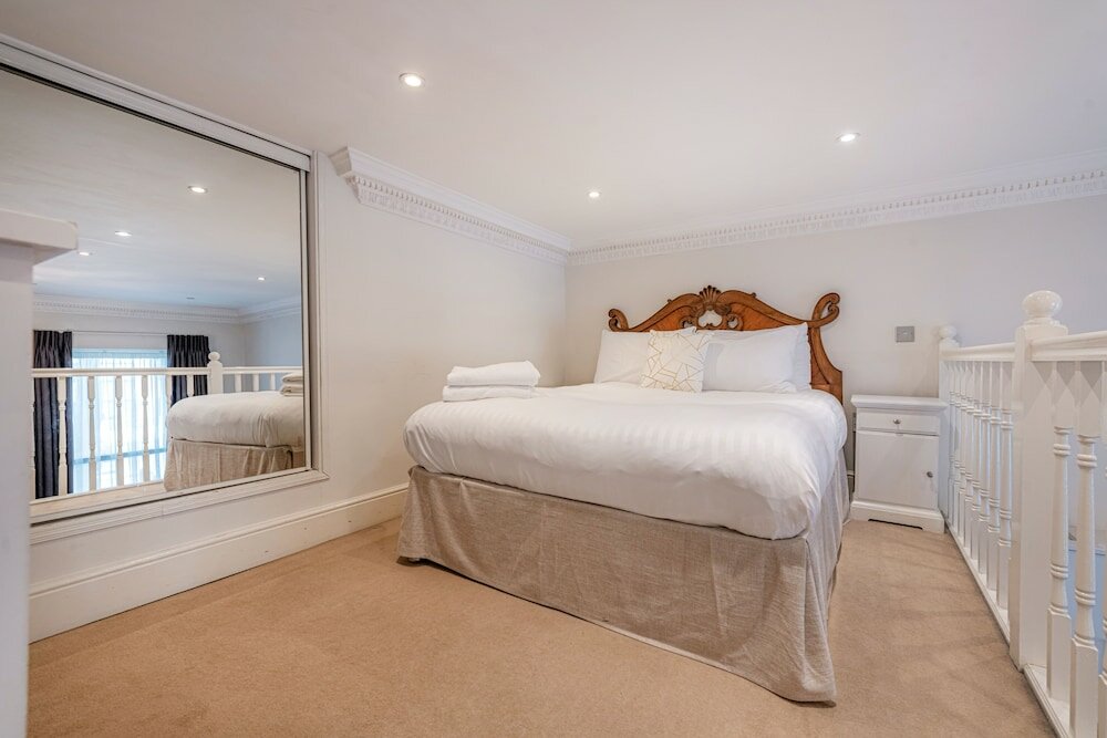 Фото Queensgate Court