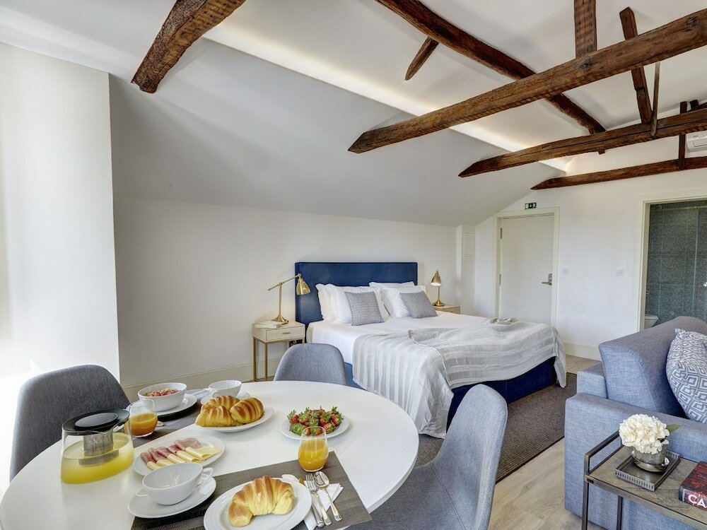 Фото Porto Downtown Lovers Suites Bombarda 451