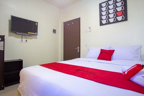 Гостиница RedDoorz near Taman Kota Ternate