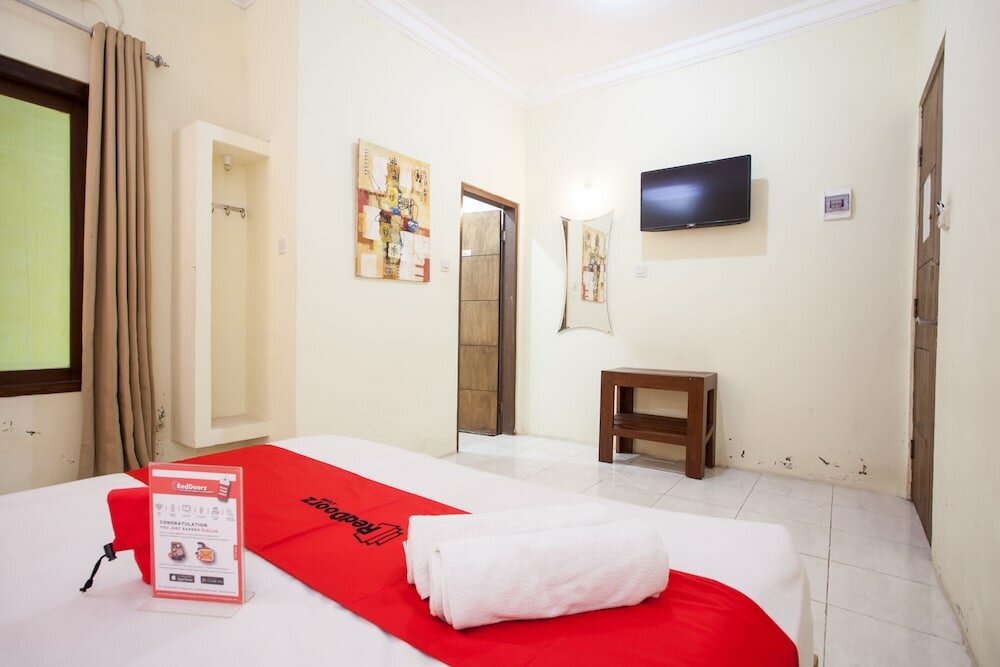 Фото RedDoorz near Marvell City Mall