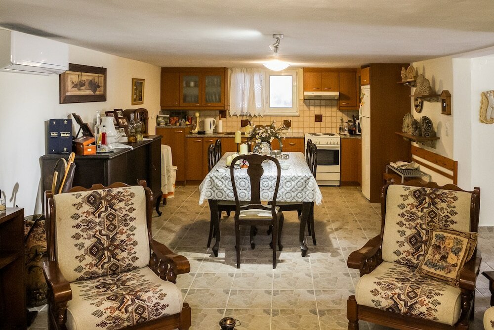 Фото Spacious home with garden in Marathonas