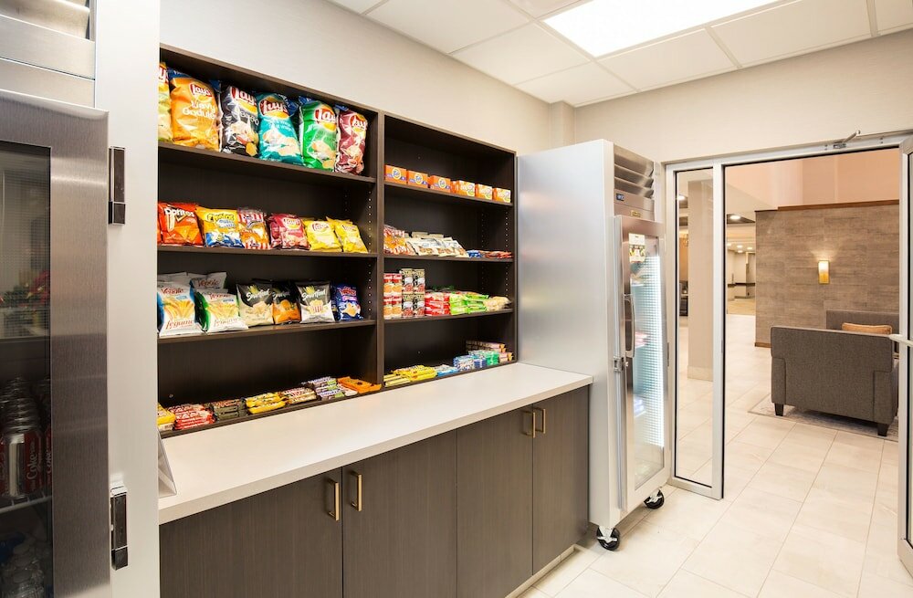 Фото Pomeroy Inn & Suites Prince George